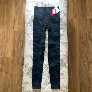 SPANX Women's Dark Camo Leggings